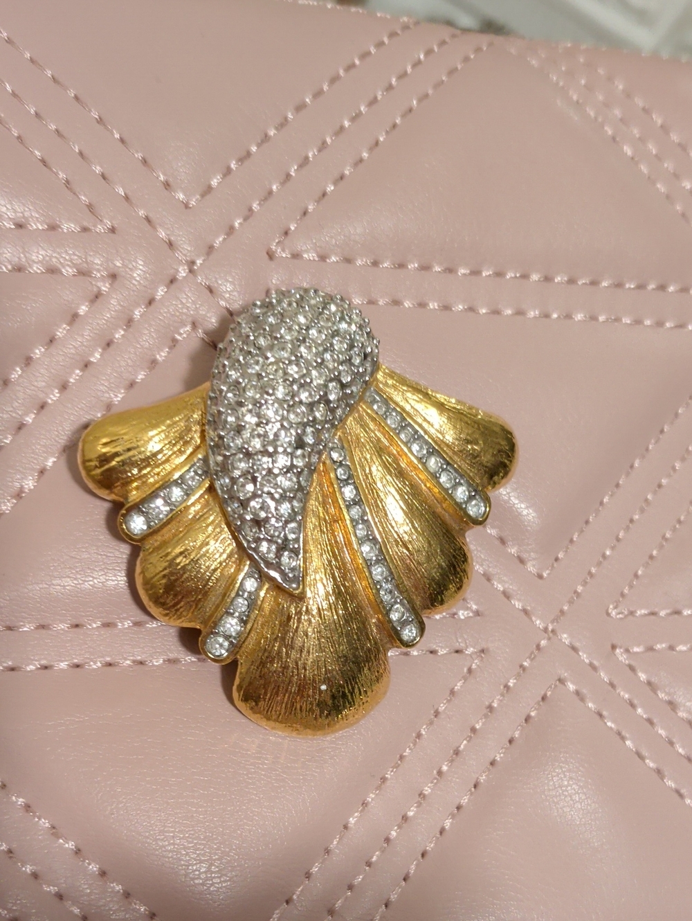 Butler Art Deco Style Fan/Shell Gold Plated Vintage Brooch